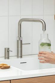 Ein wasserhahn ist eine regulierbare auslaufarmatur für wasser, zum beispiel für trinkwasser. Gekuhltes Sprudelndes Und Stilles Wasser Aus Dem Quooker Hahn