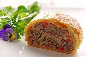 Hackfleisch Blatterteig Strudel Von Renimo Chefkoch Hackfleisch Blatterteig Hackfleisch Strudel Rezept