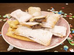 Dolci tradizionali fritti o al forno. Chiacchiere Ripiene Al Cioccolato Ancora Piu Golose E Saporite Youtube