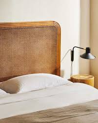 In legno scolpito o in rattan, in pelle o con imbottitura capitonné in velluto, le nostre testate da letto esaltano l'arredo della camera da letto. Testata Del Letto Quale Scegliere Debora Cosmai