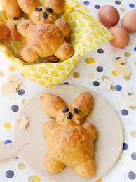 Susse Gesunde Osterhasen Fur Kinder Mit Mohren Und Apfelsaft Rezept Ostern Essen Backen Mit Dinkelmehl Backen Mit Kindern