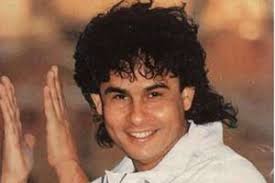 وفاة الفنان علي حميدة بعد صراع مع المرض. Ø¹Ø¯Ø© Ø£Ù„Ø¨ÙˆÙ…Ø§Øª ÙˆÙÙŠÙ„Ù…Ø§Ù† Ø¹Ù„Ù‰ Ø­Ù…ÙŠØ¯Ø© Ù…Ø³ÙŠØ±Ø© ÙÙ†ÙŠØ© ØªÙˆÙ‡ Ø¬Øª ÙÙŠ 6 Ø³Ù†ÙˆØ§Øª ÙÙ† ÙˆØ«Ù‚Ø§ÙØ© Ø§Ù„ÙˆØ·Ù†