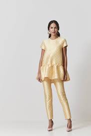 Encontre os produtos em blusas atacado blusas online e vai apreciar uma óptima qualidade com os preços razoáveis. Blusas Elegantes Para Bodas Que Quedan Igual De Bien Con Pantalon Que Con Falda