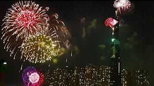 Lộ dần nhóm đàn ông bày trò với một phụ nữ giữa ban ngày ở quận 11. Man Báº¯n Phao Hoa Giao Thá»«a 2019 Táº¡i Toa Nha Cao Nháº¥t Viá»t Nam Táº¿t 2019 Youtube