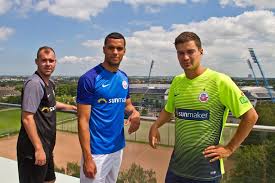 Hansa rostock der fanshop des fc hansa rostock jetzt im bild shop! Hansa Rostock Stellt Neue Trikots Der Spielzeit 2017 2018 Vor Rostock Heute