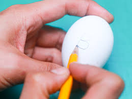 tell if eggs are raw or hard boiled