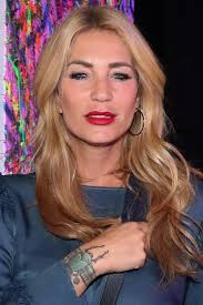 She is an actress, known for verbotene liebe (1995), promi big brother (2013) and da wo die heimat ist (2004). Sarah Kern Steckbrief Bilder Und News Web De