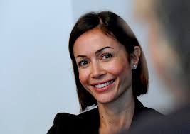Maria rosaria mara carfagna (born 18 december 1975) is an italian politician and former showgirl and model. Xt8wg Vglb0qom