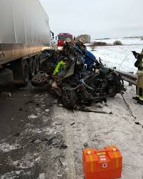 Mat I Doch Pogibli V Strashnoj Avarii Na Trasse V Rt