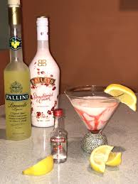 Baileys Strawberries And Cream Strawberry Lemon Martini 4oz Baileys Strawberries And Cream 1 1 2oz Limoncello Yummy Drinks Limoncello Drinks Breakfast Drink