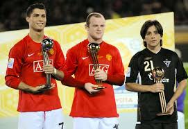 Curioso ou não é que esta noite vai o bayern venceu pela última vez o título do campeonato mundial de clubes da fifa em 2013, tendo marcado pelo menos dois golos e não sofrendo nenhum. Cristiano Ronaldo Rooney E Manso Com Trofeus Esportes Estadao