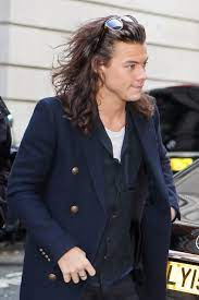 If harry styles is the face of one direction—and boy band pop culture, by extension—then it's thanks to his memorable mop of brown curls. Harry Styles Makes The Case For Hair That S Longer Than Yours Vogue