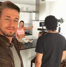 Sie hat sich von ihrem freund charlie getrennt. Die Erfolgsstory Von Sophia Thiel Jetzt Spricht Ihr Ex Freund Manager Fitpedia Fitness News Medizin Supplement Review Nutrition