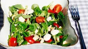 Feldsalat Mit Mozzarella Und Cocktailtomaten Rezept Frag Mutti Rezept Feldsalat Rezept Griechisches Essen Feldsalat