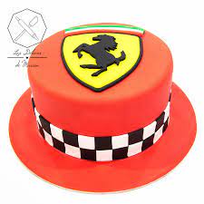 Cake Design Gateau Personnalise En Pate A Sucre Sur Le Theme Logo Ferrari Sugar Paste Ferrari Logo Gateau Personnalise Gateau En Forme De Voiture Cake Design