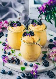 This Creamy Vegan Mango Mousse Is Light Fluffy Fruity Super Delicious And Very Easy To Make With Fresh Fruit It S Mango Mousse Mousse Dessert Easy Desserts
