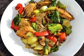 Asia Pfanne Mit Pak Choi Und Huhn Rezept Rezepte Paleo Rezepte Thai Gerichte