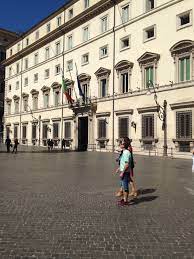 Fonti di palazzo chigi, roma. Facciata Palazzo Chigi Sfoglia Roma