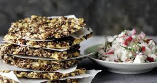 Keto Cracker Mit Radieschen Huttenkase Rezept Huttenkase Rezepte Lebensmittel Essen