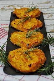 Mediterrane Kurbispuffer In Herzform Rezept Fur Einen Snack Der Im Herbst Toll Ist Herzelieb Kurbis Puffer Rezepte Lecker Schmecker