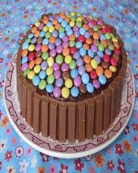 Gateau Au Chocolat Kit Kat Et Smarties Pour 8 Personnes Recettes Elle A Table Recette Gateau Smarties Gateau Chocolat Tout Chocolat