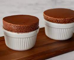 Le Souffle Au Chocolat D Alain Ducasse Casserole Chocolat Souffle Au Chocolat Patisserie Chocolat Patisserie