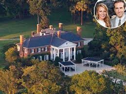 Gucci muse blake lively married ryan reynolds in a secret wedding ceremony last night. Blake Lively Ryan Reynolds Married At Boone Hall Plantation People Com