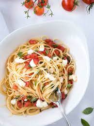 Leichte Spaghetti Mit Tomaten Und Mozzarella Rezept Nudeln Mit Tomaten Tomate Mozzarella Spiesse Mozzarella Nudeln