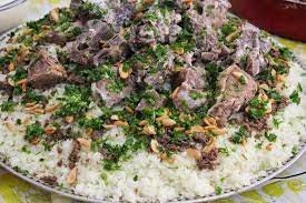 Palestinian Mansaf Mansaf Is A Traditional Jordanian And Palestinian Dish Made Of Lamb Cooked In A Sauce Of Fermente Mansaf Palestinian Food Jordanian Food