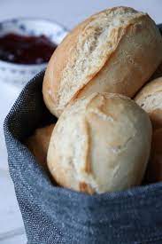 Brotchen Selber Backen Rezept Fur Schnelle Sonntagsbrotchen Lavendelblog Brot Selber Backen Brot Selber Backen Rezept Brot Backen Rezept Einfach