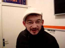 L'animateur vient de perdre vega, une chienne qu'il avait recueillie en refuge. Julien Courbey L Acteur Pour Le Party Time Youtube