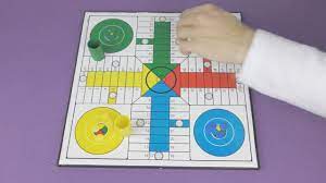 Vuela por el área militar y completa todos los niveles. Como Se Juega Al Parchis No Te Enojes Juego De Mesa Espanol Youtube