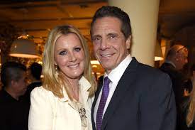 Andrew cuomo and longtime girlfriend food network host sandra lee have broken up after 14. Ny Gov Andrew Cuomo S Campaign Site Makes No Mention Of Longtime Girlfriend Sandra Lee