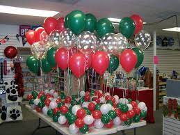 Balloon Table Centerpieces 3 Helium Filled Tied Into Small Cluster Of Air Filled B Balloon Table Centerpieces Christmas Balloons Christmas Balloon Decorations