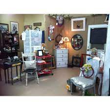 We Ve Expanded Into A 2nd Booth K T Antiques Offered Us A Second Booth So Now We Have More Room For All Our Finds Come Ch Diy Projects Inspiration Home Decor