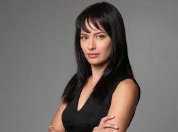 Ελληνίδα πολιτικός του φιλελεύθερου χώρου. Ntora Makrygiannh Biografiko Hlikia Happytv Gr