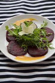 Rote Bete Carpaccio Mit Truffelmayonnaise Ein Rezept Aus Der Sansibar Auf Sylt Die Ideale Vorspeise Oder Als Kleinigkeit Rote Bete Rezepte Lebensmittel Essen