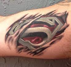 Rick Johnson 1950 2006 Tatuajes De Superman Tatuajes De Piel Rasgada Tatuaje Mecanico
