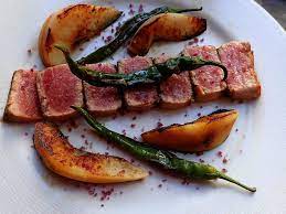 Tataki De Ventreche De Thon Rouge De Mediterranee Poire Piments Verts Et Fleur De Sel A La Lie De Vin Cuisine De Inspiration Cuisine Cuisine Alimentation