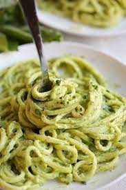 Courgette Spaghetti Met Een Avocado Pesto Recept Kindvriendelijke Recepten Courgette Spaghetti Avocado Pesto