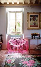 Carrara Marble Fluorescent Pink Plastic And Art Deco Touches Bring Eclectic Elegance To A Tuscan Village House Living Room Interior Living Room Decor Carpet Design