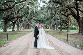 Ryan reynolds is expressing regret for hosting his wedding to blake lively at boone hall, a former plantation in south carolina, in 2012. Brides And Grooms Who Got Married At Slave Plantations Speak Out About Criticism Of Weddings There