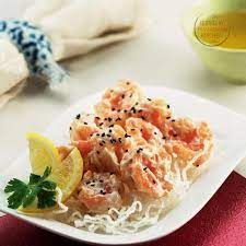Lanjut lumuri air perasan jeruk nipis dan garam secara merata, lalu kembali bilas dengan air matang. Resep Udang Mayones