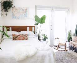 Modern Boho Bedroom White Bedroom Midcentury Modern Bedroom Heartswell Heartswellco Modern Boho Bedroom Modern Bedroom Rug Modern Bedroom