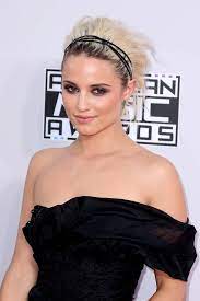 Every hairstyle is accompanied by extensive hairstyle advice, styling instructions, and suitability advice about face shape, hair texture, density, age and other attributes. 40 Sparkly Christmas And New Year Eve Hairstyles