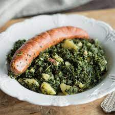 Deftiger Grunkohl Mit Herzhafter Mettwurst Ein Klassiker Der Einfach Immer Schmeckt Und So Richtig Wohlig Satt Ma Grunkohleintopf Grunkohl Rezepte Mettwurst