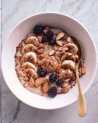 Warm Almond Banana Bowl Mhhh This Already Sounds Like Heaven To Me I L O V E Eating A Warm Breakfast Almond Banana Warm Breakfast Banana Breakfast