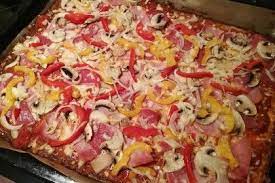 Beste Und Einfachste Low Carb Pizza Mit Einem Boden Aus Frischkase Kase Und Ei Von Justsammy Chefkoch Rezepte Gegrilltes Essen Abendessen Abnehmen