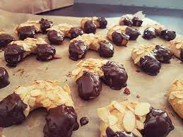 Marzipanhornchen Mit Mandeln Leckergebacken Rezept Lecker Backen Lebensmittel Essen Backen