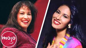 Neyse, otel odasında sırtından vurulan selena lobiye kadar inip katilini birilerine söyleyebilecek kadar yaşamış. The Tragic Story Of Selena Quintanilla Perez Youtube